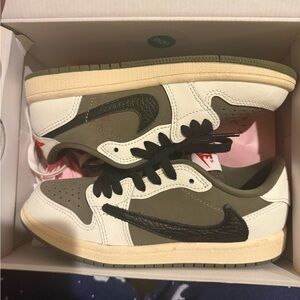 Travis Scott olive jordan 1 low size 1y